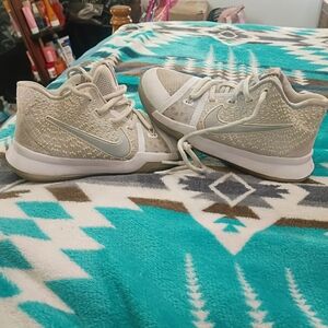 Nike Zoom Kyrie 3 Basketball Shoes